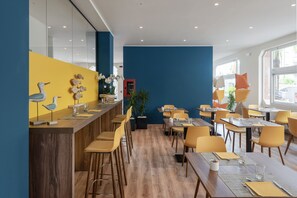 Desayuno continental gratuito y diario