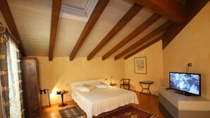 Double Room, Private Bathroom | Interior - A Casa Di Maria (Grinzane Cavour)