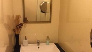 Shower, free toiletries, hair dryer, towels