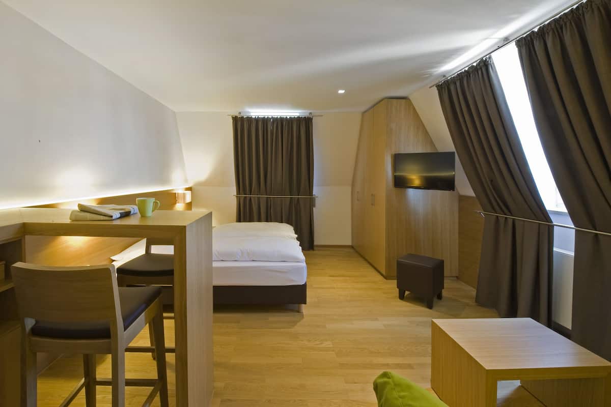 Junior Suite, 2 Bedrooms | 1 bedroom, hypo-allergenic bedding, minibar, in-room safe