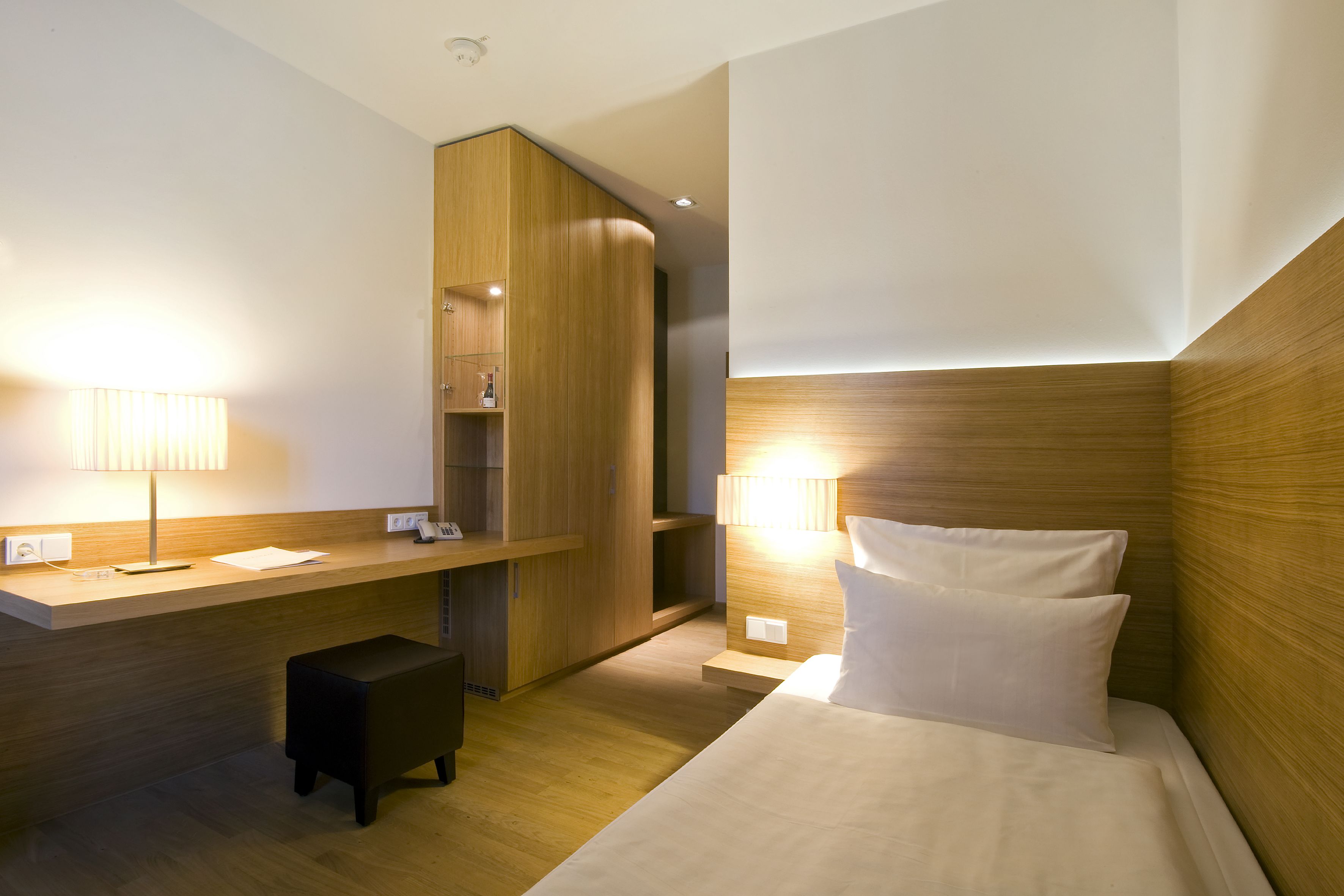 standard single room | 1 bedroom, hypo-allergenic bedding, minibar, in-room safe