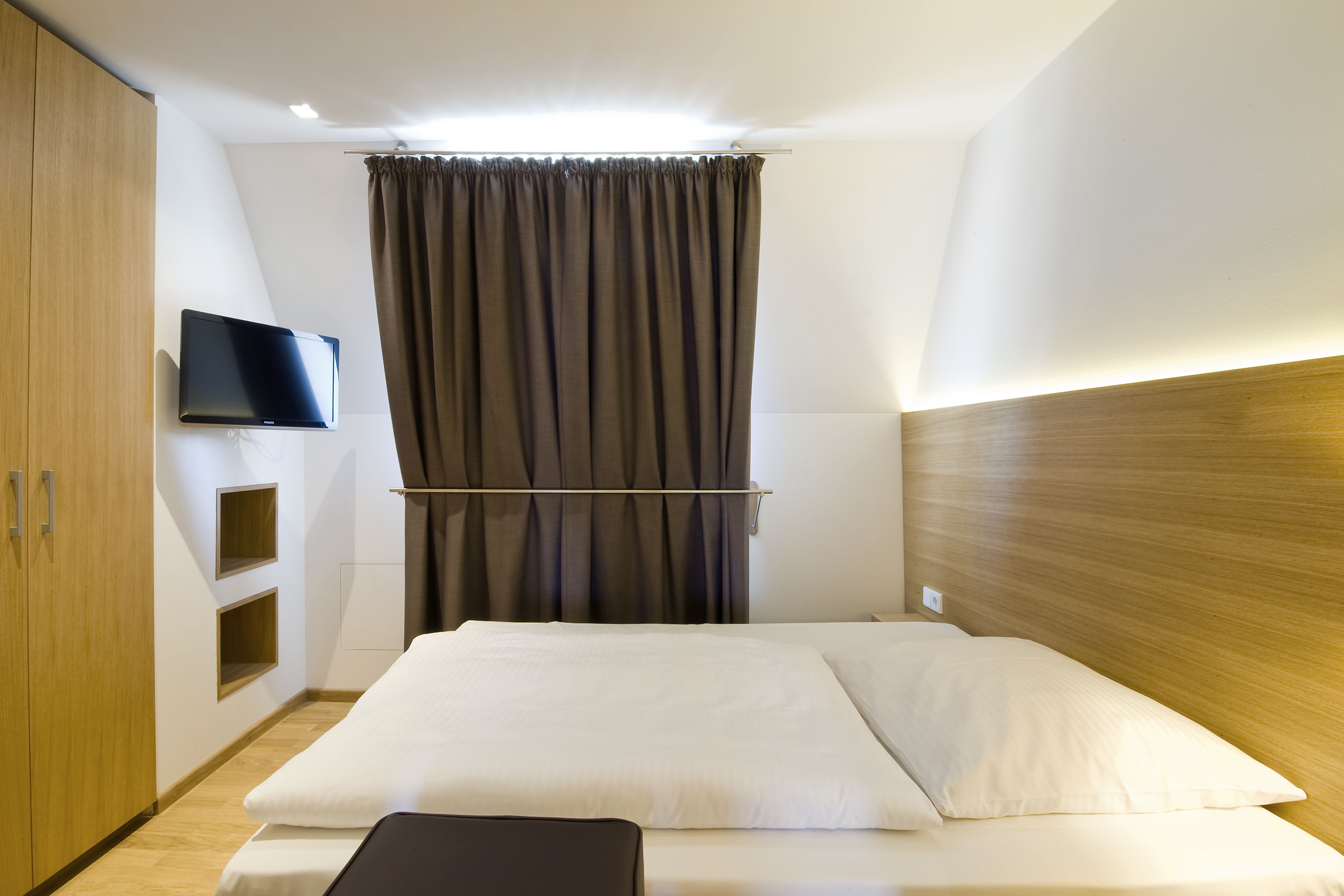 junior suite, 2 bedrooms | 1 bedroom, hypo-allergenic bedding, minibar, in-room safe