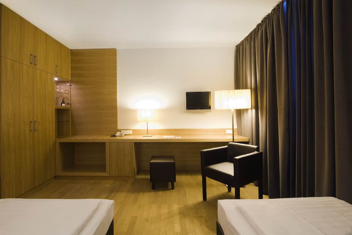Standard Twin Room | 1 bedroom, hypo-allergenic bedding, minibar, in-room safe