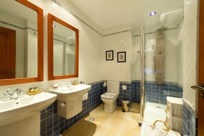 Ducha, artículos de tocador gratuitos, toallas