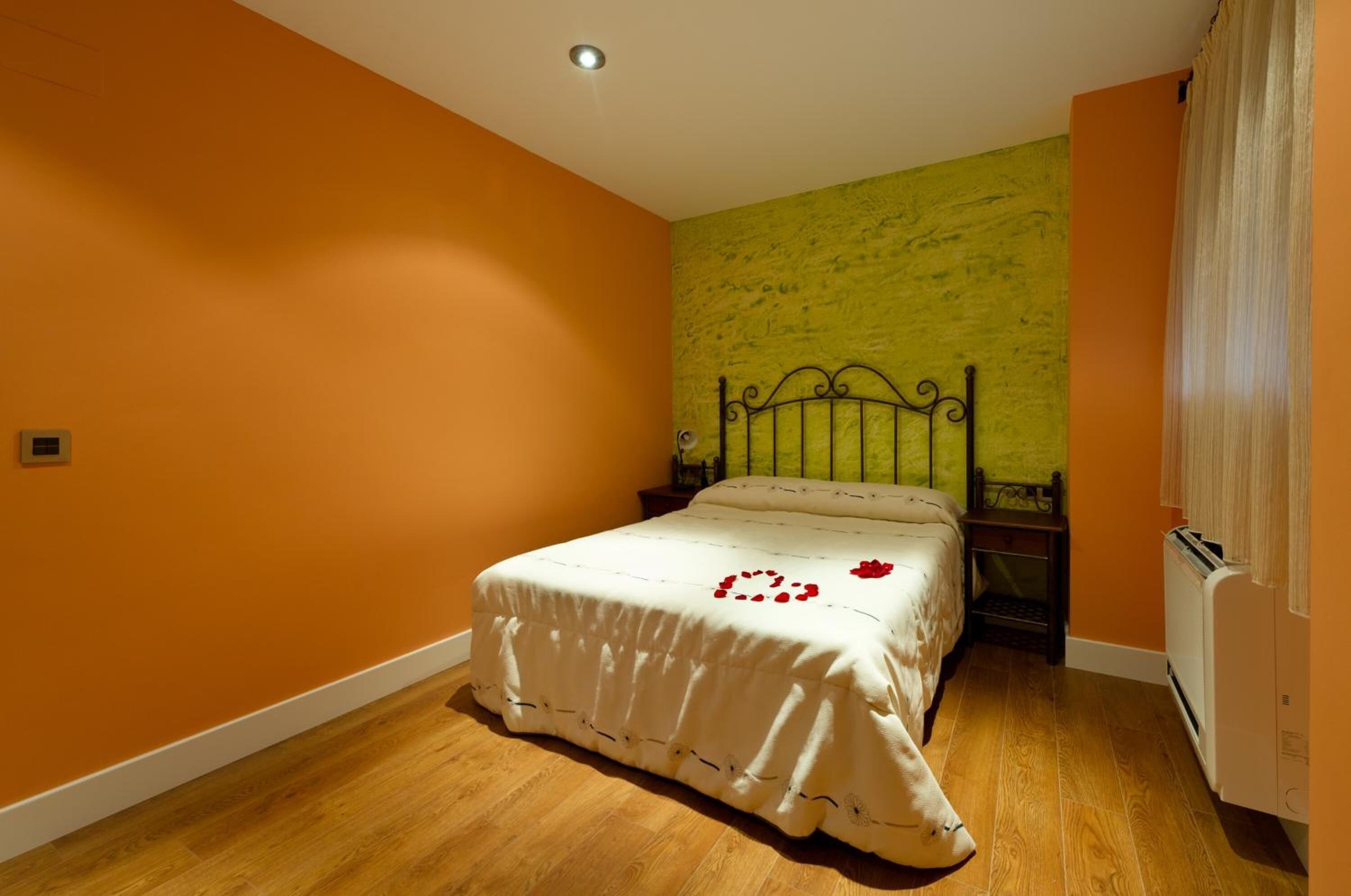 premium bedding, in-room safe, soundproofing, free wifi