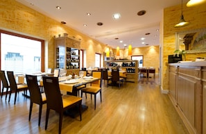 Restaurant - Aparthotel Capitolina (Merida)