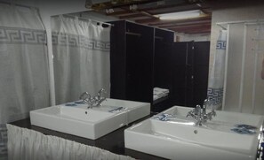 Bathroom - Hostal Atlantic (Calella)