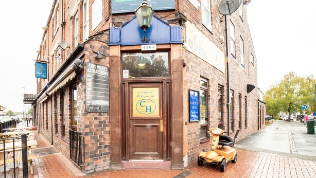 Property entrance - The Carlton Hotel (Hull)