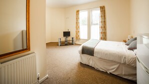 Standard Double Room, 1 Double Bed | Iron/ironing board (on request), WiFi (free), bed sheets - The Carlton Hotel (Hull)
