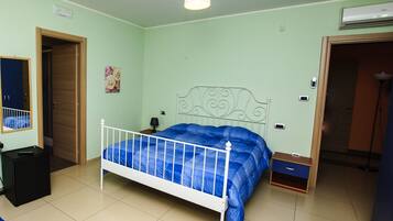 Minibar, desk, free WiFi, bed sheets