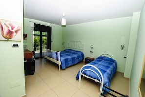 Minibar, desk, free WiFi, bed sheets - Alla Corte Blu B&B (Melfi)