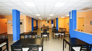 Desayuno bufé gratuito y diario