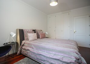 Apartment, 1 Bedroom, Balcony, Partial Sea View | 1 bedroom, individually decorated, individually furnished - Forum Apartment (Funchal)