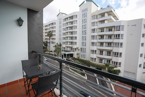 Appartement, 1 slaapkamer, balkon, gedeeltelijk uitzicht op zee | Balkon