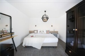 Minibar, in-room safe, desk, iron/ironing board - Galen Hotel & Beach (Bodrum)