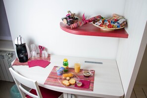 Breakfast meal - Bel Sorriso Varese - Dormire Felice Rooms & Apartments (Varese)