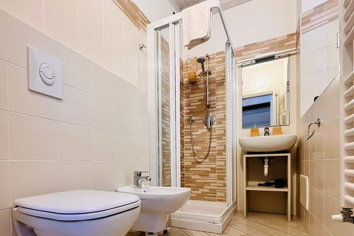 Badkamer met douche