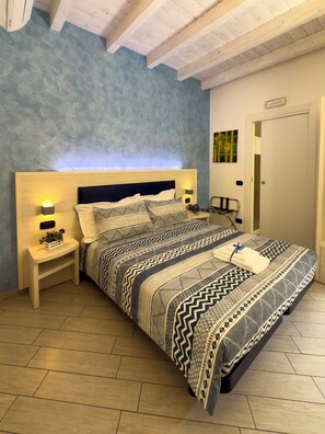 Basic Double Room | 1 bedroom, down duvets, minibar, in-room safe - Bel Sorriso Varese - Dormire Felice Rooms & Apartments (Varese)