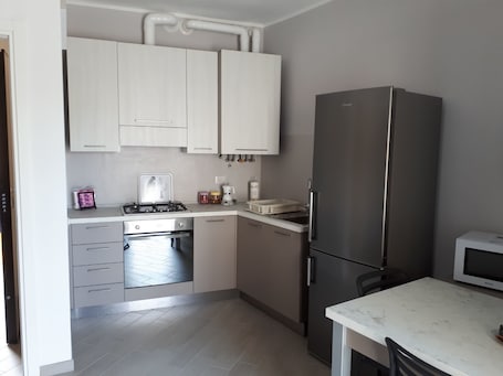 Refrigerador con freezer, cafetera/tetera, tetera/pava eléctrica