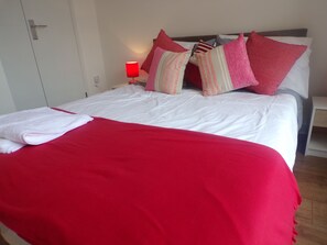 Apartment, 2 Schlafzimmer | 1 Schlafzimmer, Schreibtisch, Bügeleisen/Bügelbrett, kostenloses WLAN