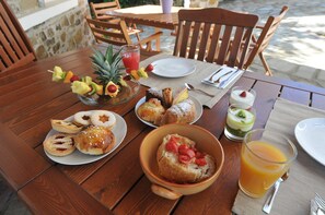 Free daily continental breakfast