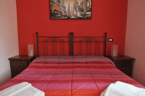 Minibar, desk, free WiFi, bed sheets