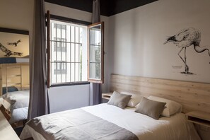Blackout drapes, iron/ironing board, free WiFi, bed sheets - Hostel Boutique Merced 88 (Santiago)