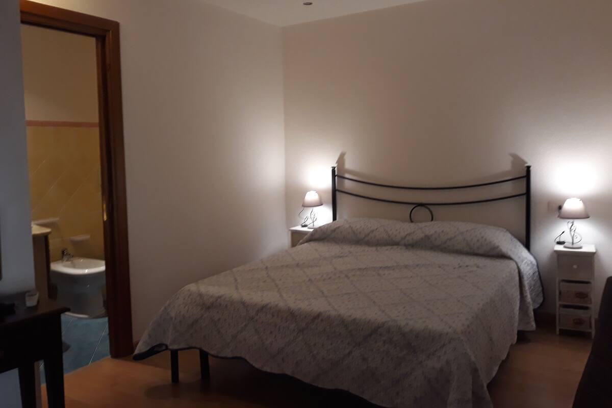 Habitación doble, vistas a la piscina | Cunas o camas infantiles (de pago), camas supletorias, wifi gratis
