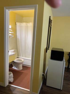 Desk, free WiFi, bed sheets - Spanish River Inn (Spanish)
