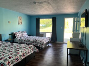 Desk, free WiFi, bed sheets - Spanish River Inn (Spanish)