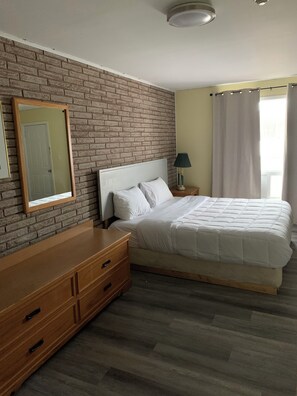 Habitación estándar, 1 cama King size | Escritorio, wifi gratis y ropa de cama 