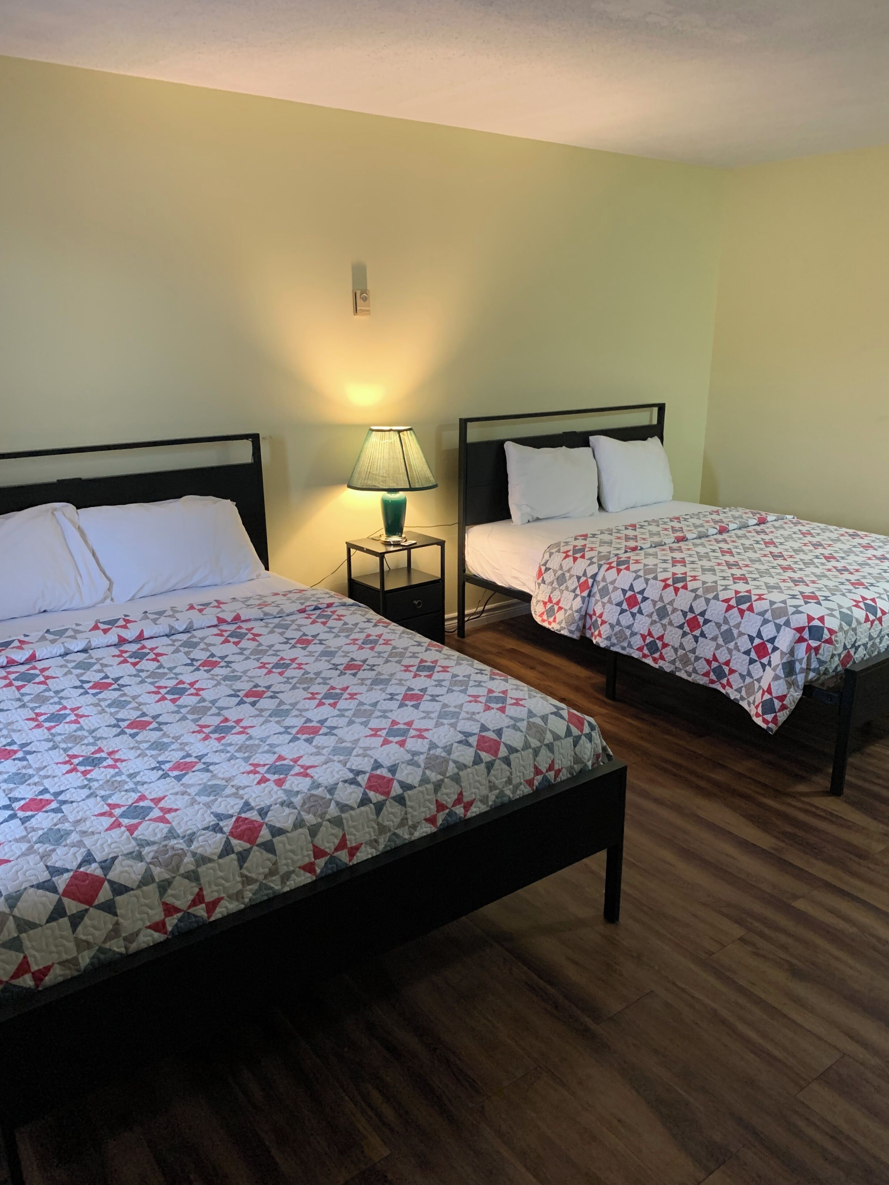 PET FRIENDLY Room, 2 Double Beds | Desk, free WiFi, bed sheets