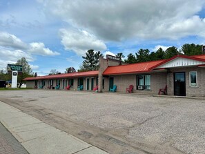 Front of property - Spanish River Inn (Spanish)