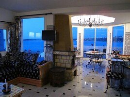 全景别墅 | 起居区 | 等离子电视