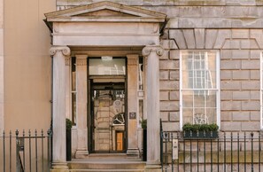 Exterior - Heeton Concept Aparthotel Edinburgh Queen Street (Edinburgh)