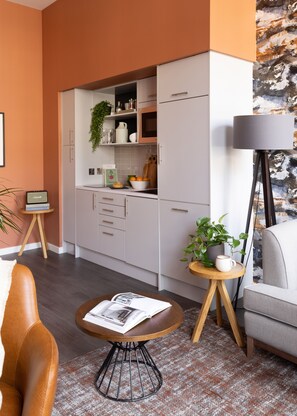 Fridge, microwave, dishwasher, coffee/tea maker - Heeton Concept Aparthotel Edinburgh Queen Street (Edinburgh)