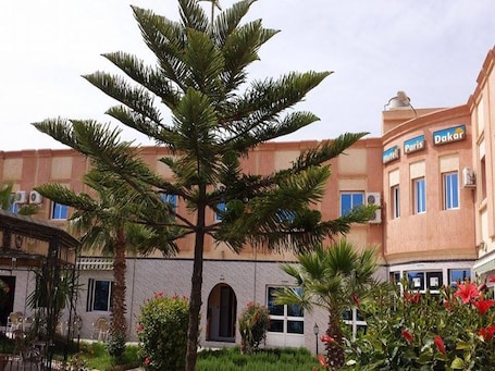 Garden. Motel Paris Dakar