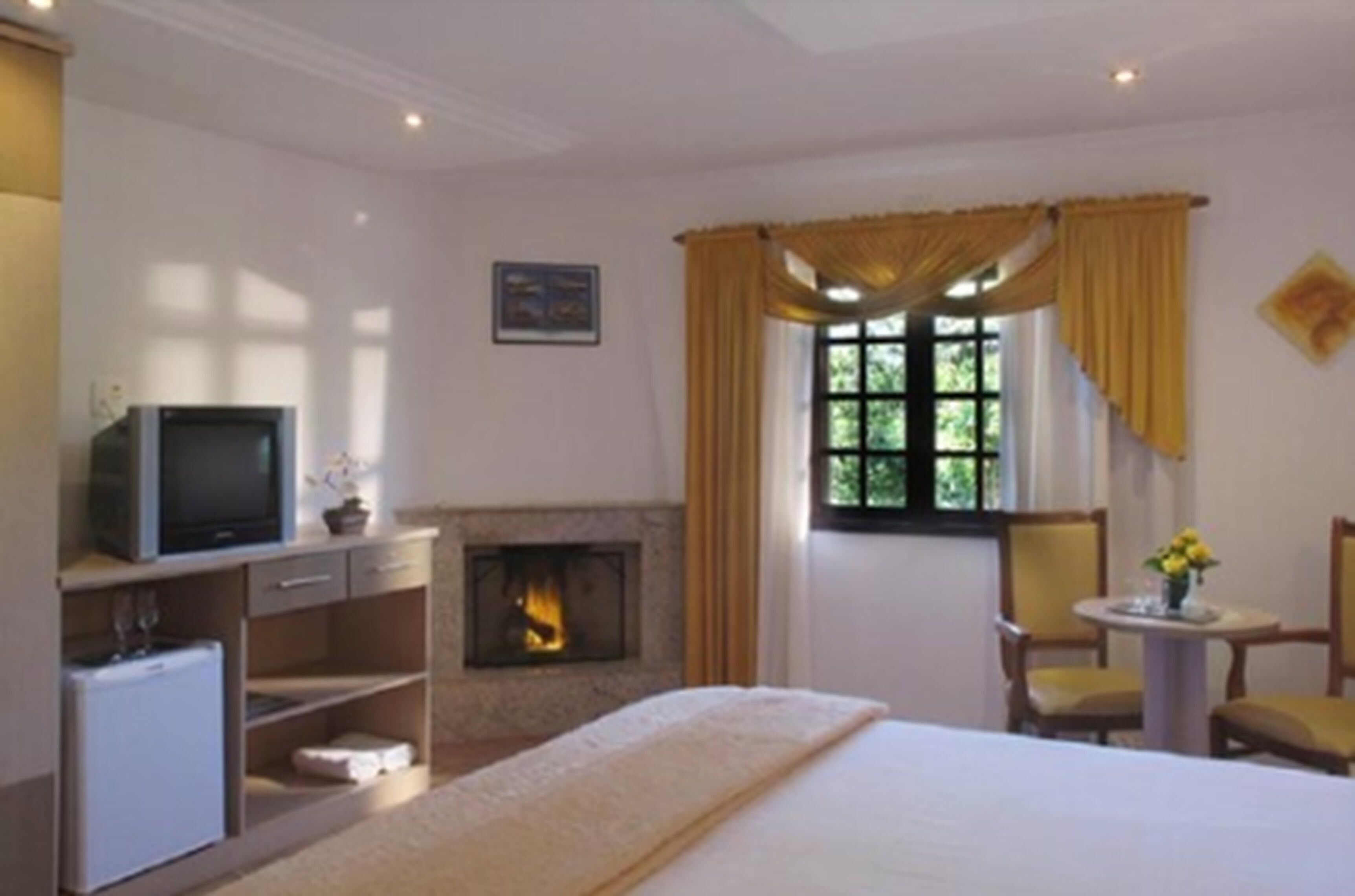 estoril  | minibar, in-room safe, blackout curtains, free wifi