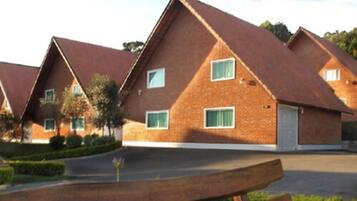 Frigobar, cofres nos quartos, cortinas blackout, Wi-Fi de cortesia