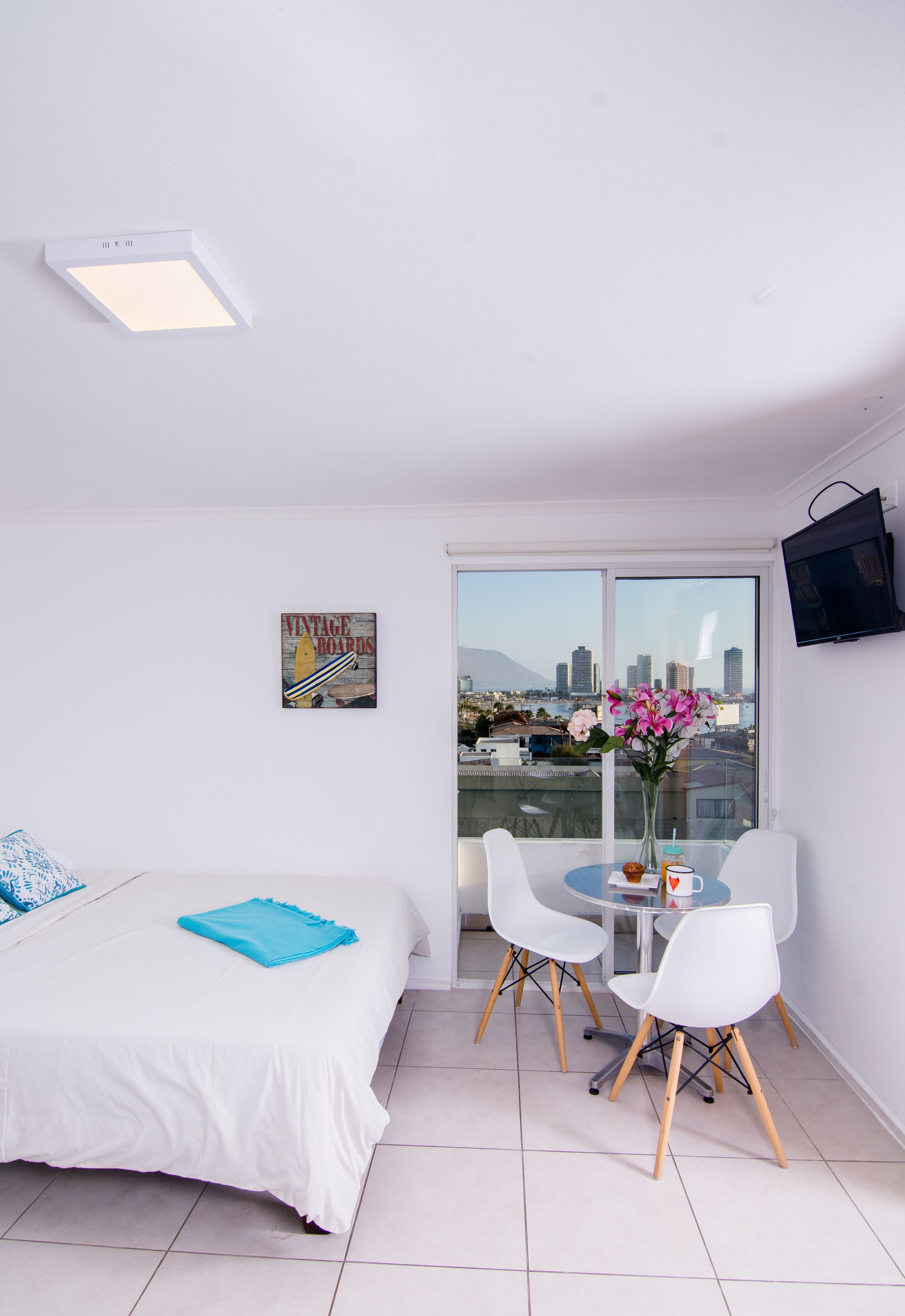 In-room safe, soundproofing, free WiFi, bed sheets