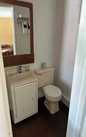 Free toiletries, towels - Love Hotels Timberline By OYO Lake Superior (Ironwood)