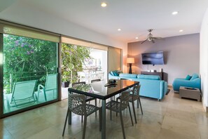 Condo | Opções para refeição no quarto