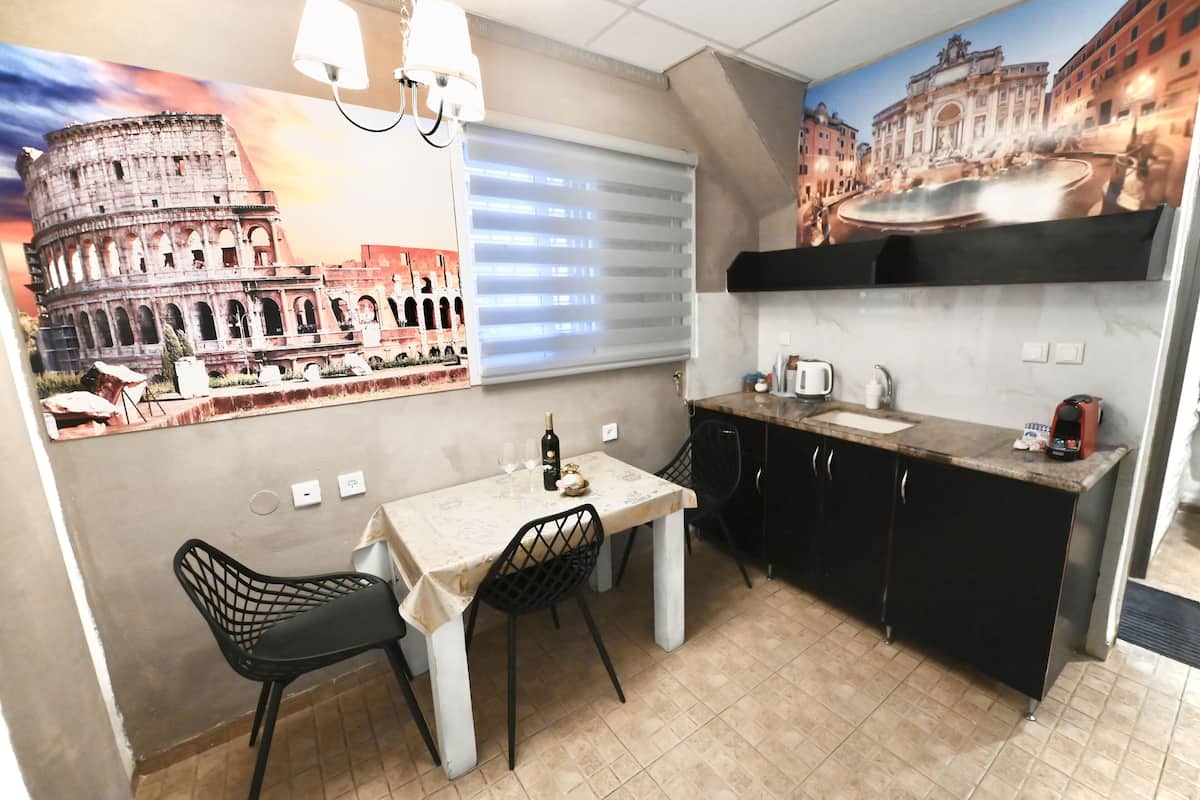 deluxe suite, 2 bedrooms, kitchen, garden view | private kitchen | full-sized fridge, microwave, stovetop, espresso maker