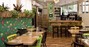 5 nhà hàng, phục vụ bữa sáng, bữa trưa, món ăn kiểu Địa Trung Hải 