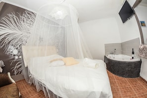 Deluxe Suite, 1 Bedroom, Hot Tub, Garden View | Premium bedding, down duvets, Tempur-Pedic beds, in-room safe - Magical in the Galilee (Qiryat Shemona)