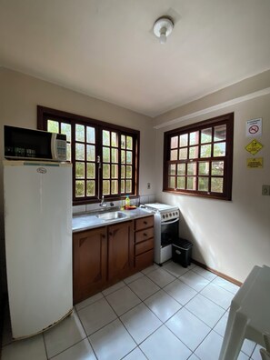Quadruple Room, Ground Floor | Blackout curtains, free WiFi, bed sheets - Pousada Halliny do Rosa (Imbituba)
