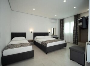 Deluxe Room | Free WiFi, bed sheets - Hotel Kapri (Golem)