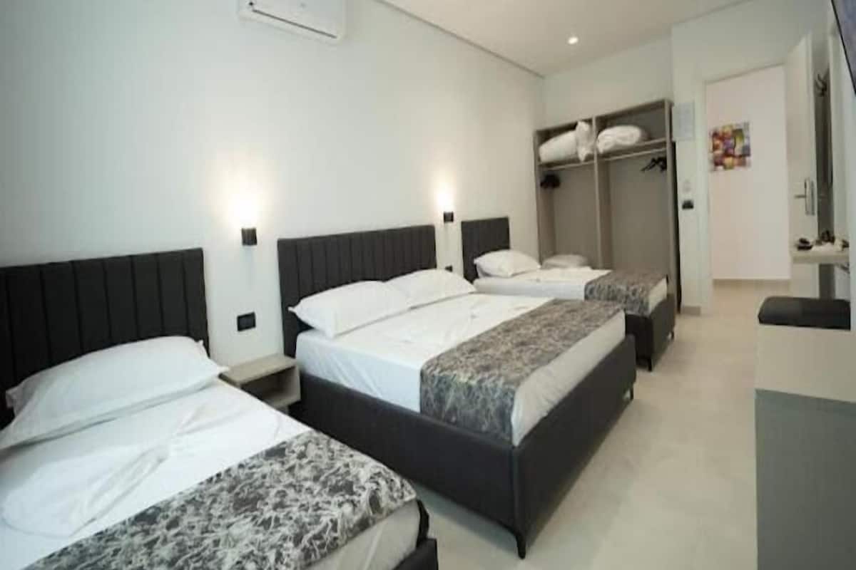 Deluxe Room | Free WiFi, bed sheets