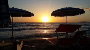 On the beach, white sand - Hotel Kapri (Golem)