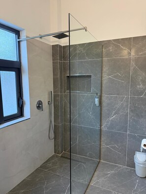 Deluxe-Zimmer | Badezimmer